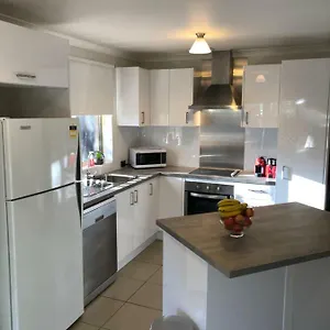 https://5a-glenelg-street.hotelsperth.org